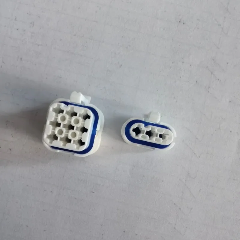 Car wiring connector for two-hole LED headlight and horn plug and socket  three-core fog light connector