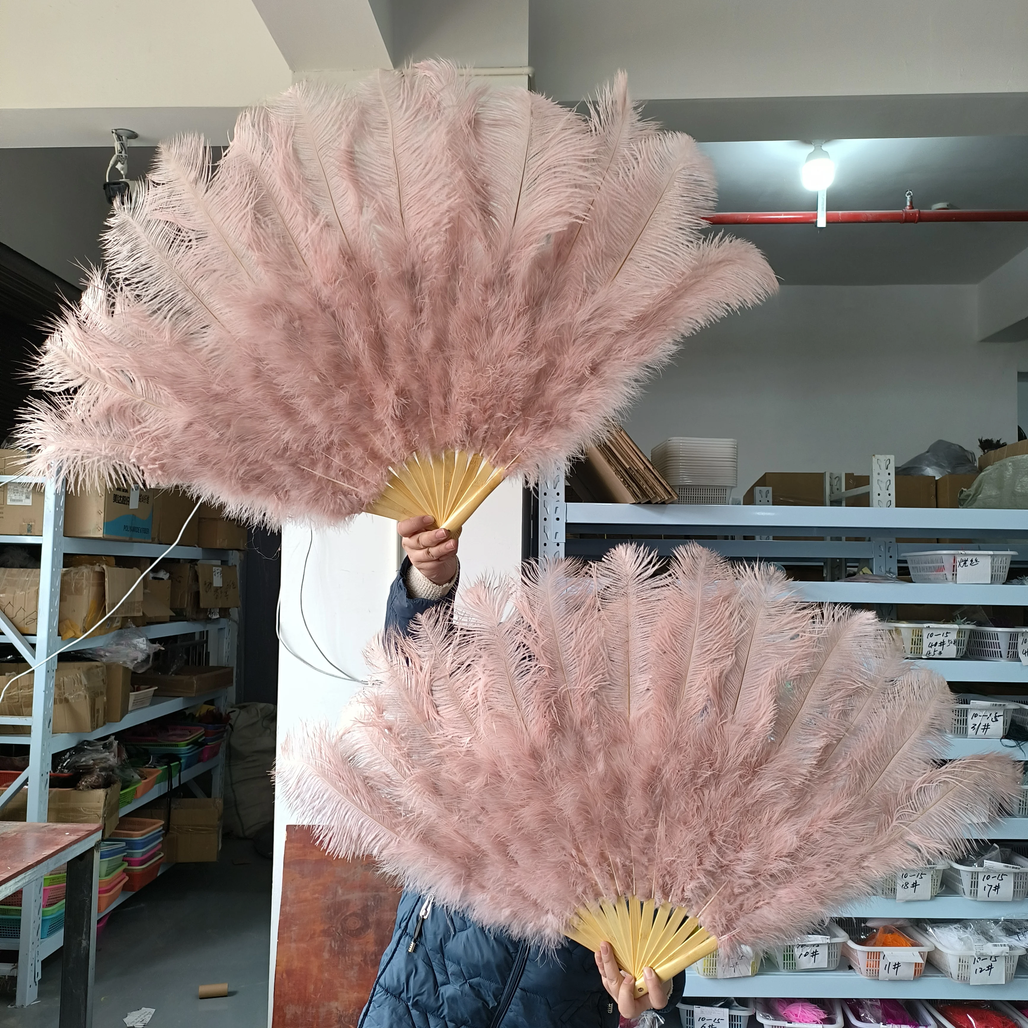 Wholesale 10PC Leather Pink Ostrich Feathers Fans for Carnival Belly Dance Magic Show Stage Decor Performance Props Customized