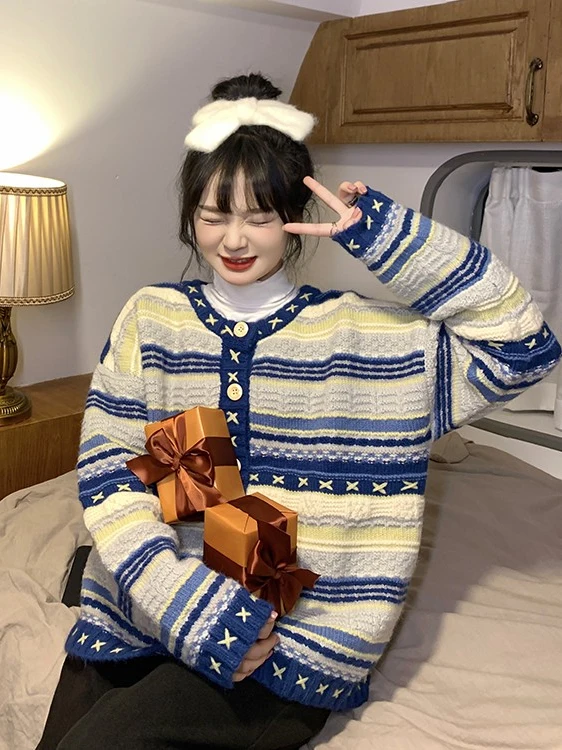 فضفاضة تناسب سترة مشغولة من الصوف المرأة مخطط نظام الغابات كسول Sle ربيع الخريف 2025 جديد وصول سترة صغيرة الحجم Jaet