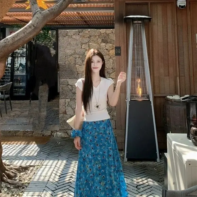 

Korean Style Sweet Floral Oil Painting Half Skirt White T-Shirt Women's Fashion Set Spring Summer 2026 New Arrival Two-Piece ...
