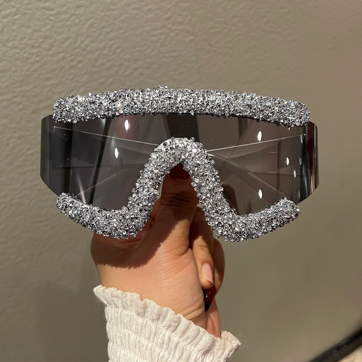 Gafas de sol ostentosas de una pieza para mujer, anteojos de sol femeninos de lujo, de diseñador, y2k, a la moda, para actividades al aire libre, con diamantes de imitación, UV400, 2025
