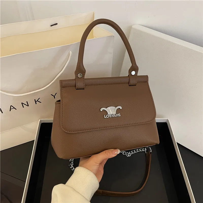 حقيبة يد بسيطة لعام 2025 - حقيبة كروس ثلاثية الطي مستوحاة من سيلين مع حزام آمن ومقبض قابل للتحويل