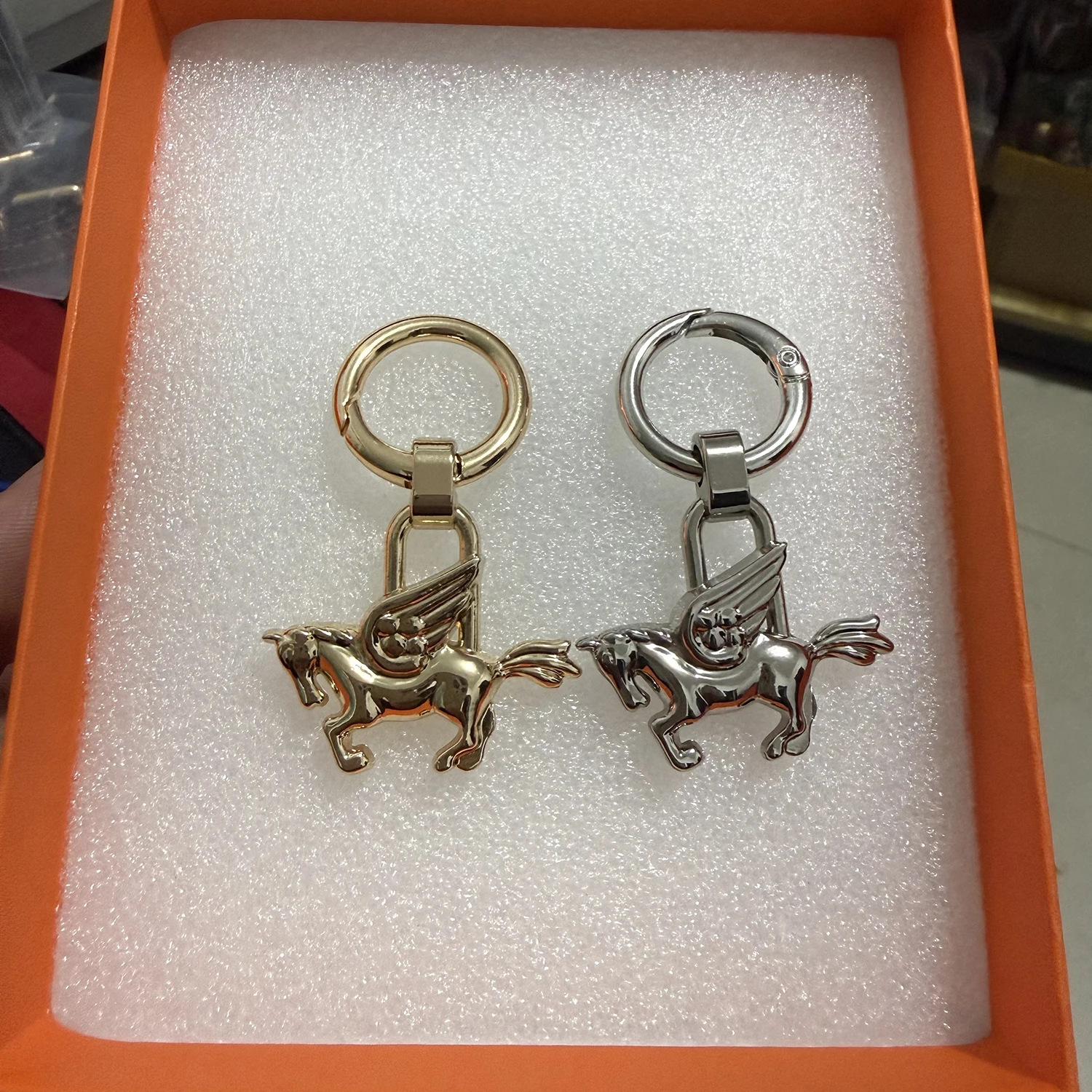 saco-pingente-para-birkin-kelly-saco-pegasus-bloqueio-charme-todo-aco-animal-metal-bloqueio-saco-pingente-high-end-charme-colar