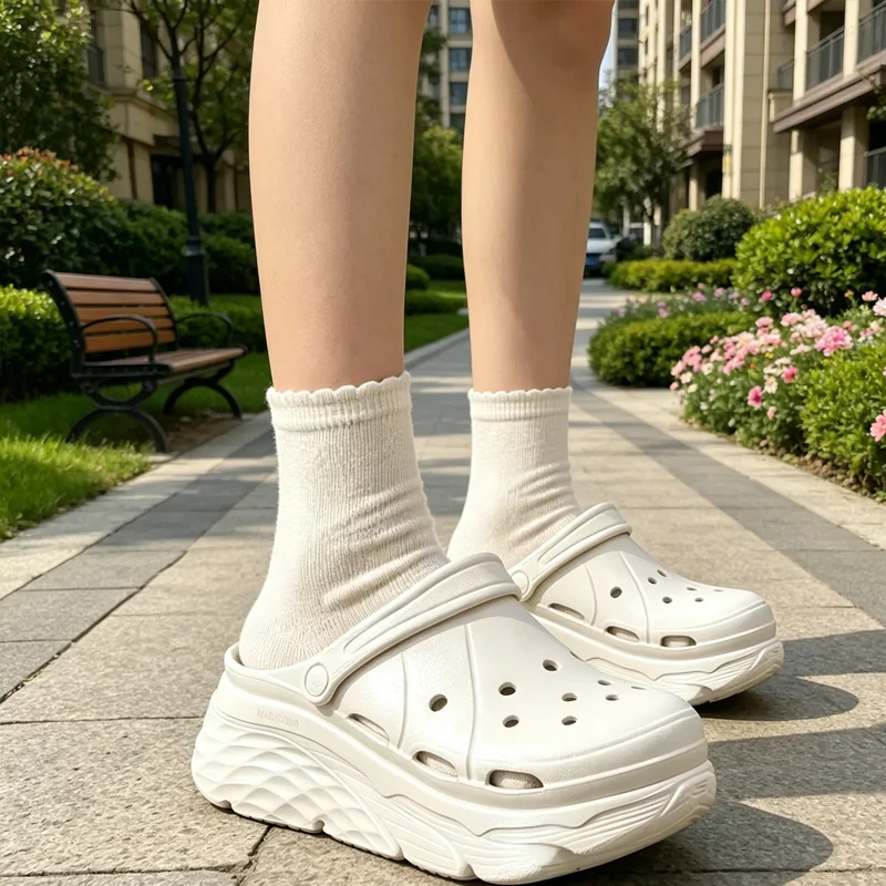 Skechers Zuecos para mujer, zapatos con orificios transpirables y antideslizantes, zapatillas informales para verano, playa y exteriores, 111267-WHT