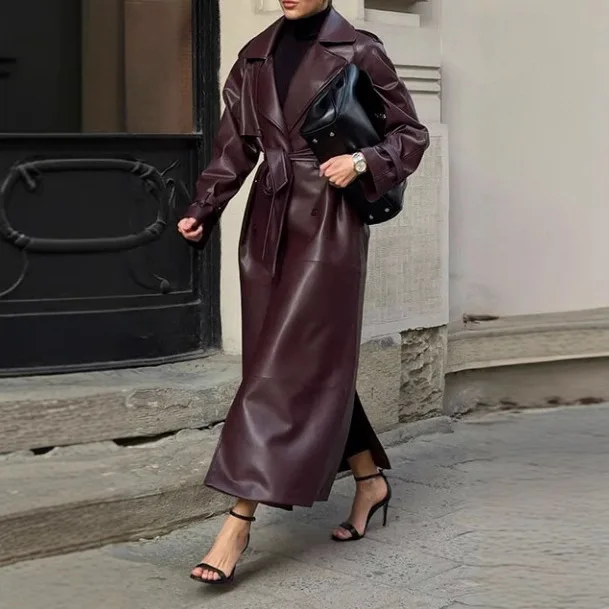 เสื้อโค้ทหนังยาวสีแดงเข้มพร้อมเข็มขัด รุ่นปี 2024 สำหรับฤดูใบไม้ร่วงและฤดูหนาว สไตล์ครอส-บอร์เดอร์ แฟชั่นพรีเมียมสำหรับผู้หญิง