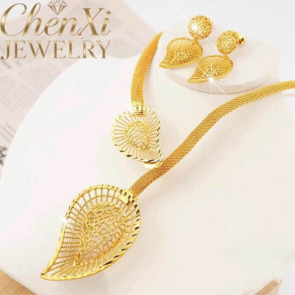 Sand Gold Openwork Pendant Refined Minimalist Decor Versatile Ornament Outings Elegant Present Exquisite Jewelry Luxury Gift