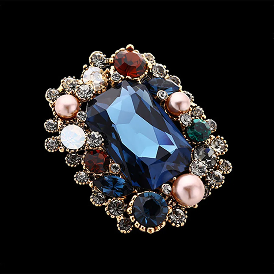 Retro Baroque Square Crystal brooch Pearl Elegant and dignified Gorgeous Pins Autumn and Winter Coat brooch vintage accessories
