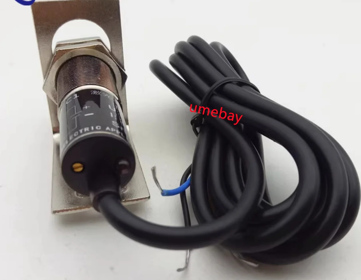 1 piece, integrated circuit.   Laser diffuse reflection M18 photoelectric switch visible red light E3F-G80-C1