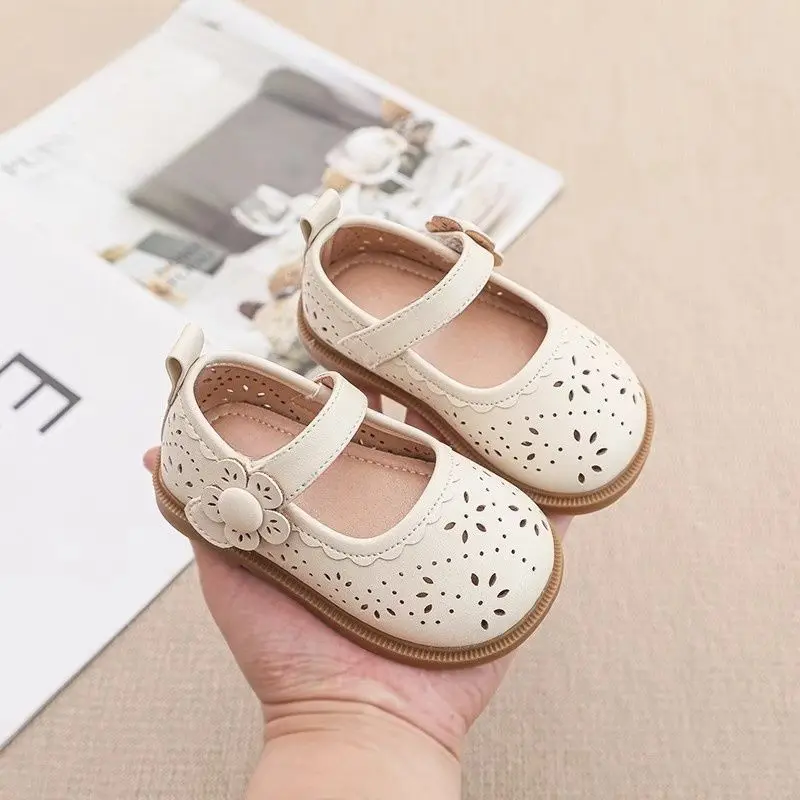 

Girls Hollow out Soft Bottom Anti-Slip Shoes Summer New Fashion Princess Shoes Breathable Leather Shoes Toddler Learning to Walk