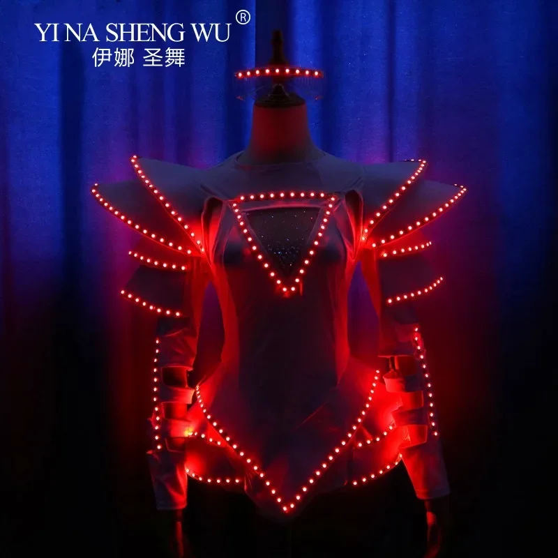 

Женский светящийся костюм для джазовых танцев с LED-подсветкой, на батарейках, для выступлений на сцене, современных танцев, клубов, баров, модный светящийся наряд для танцев.