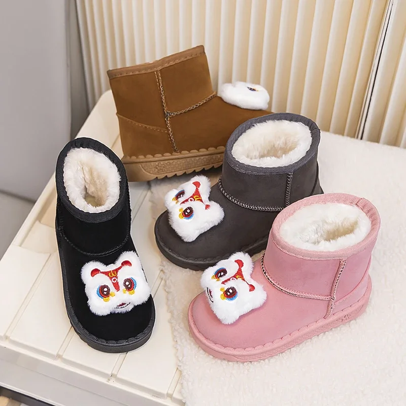 

2025 милые зимние сапоги для девочек на плоской подошве для маленьких девочек, детская меховая обувь, нескользящая обувь, пушистые плюшевые детские полусапожки для девочек
