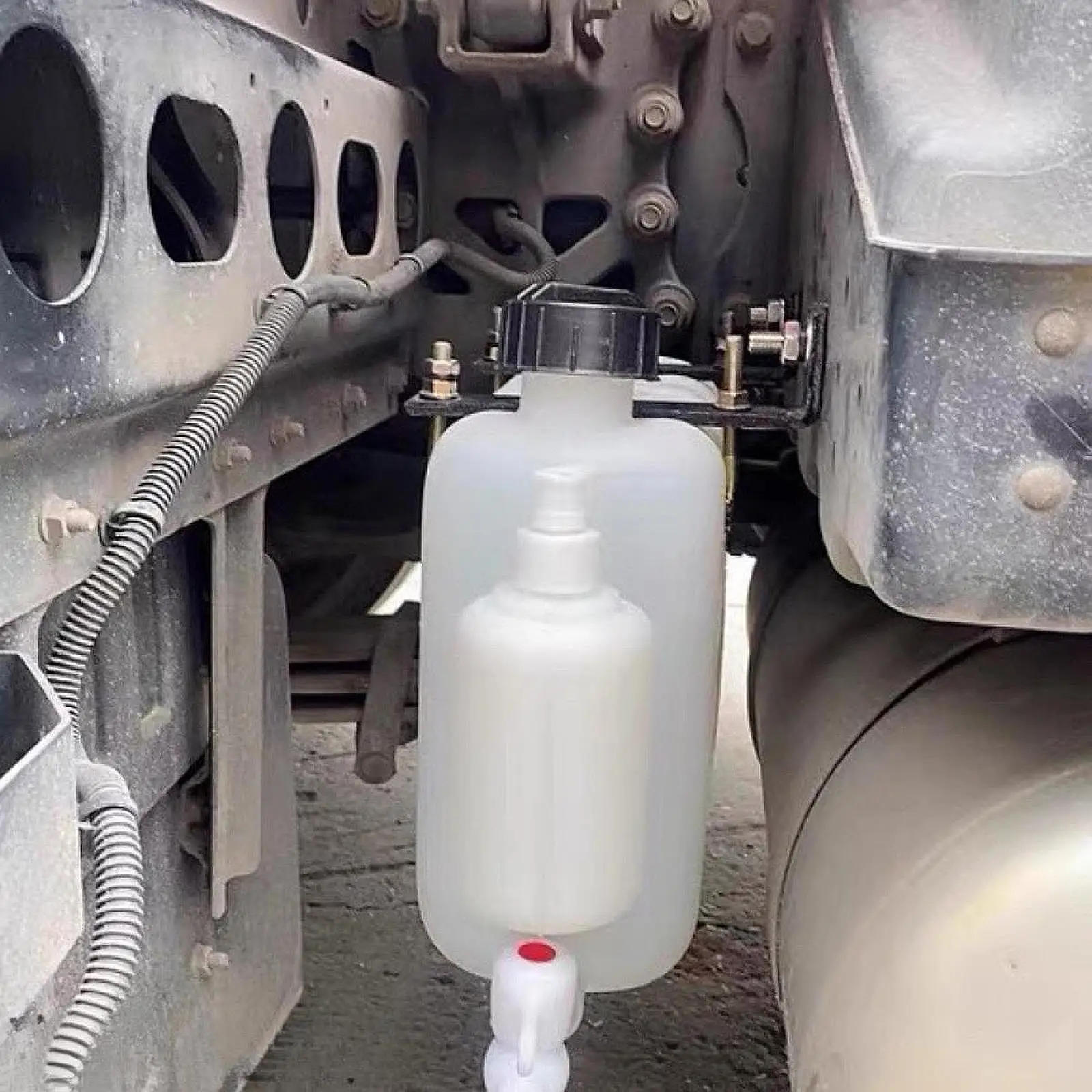 reservoir-de-stockage-d'eau-9l-pratique-avec-robinet-pour-vehicules-camions-legers-voitures-rv-exterieures