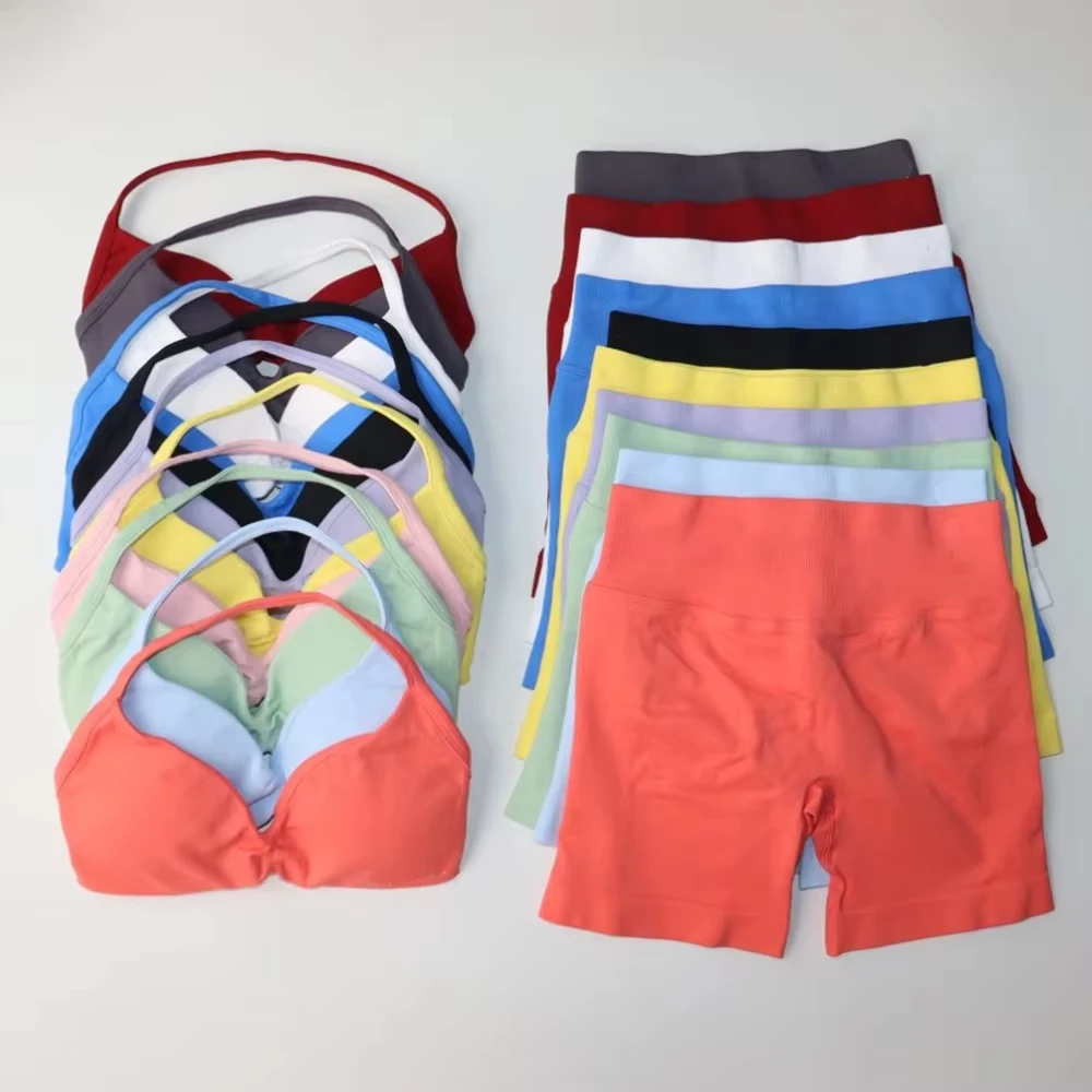 2PCS โยคะชุดสตรีไม่มีรอยต่อ Strappy โยคะ Bra เอวสูงออกกําลังกาย Scrunch กางเกงขาสั้นชุดกีฬาฟิตเนสเสื้อผ้ากีฬา