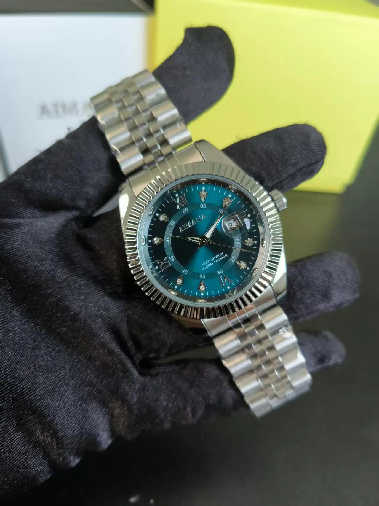 ساعة ايمانا مصممة بشكل أنيق للارتداء اليومي مناسبة للرجال والنساء