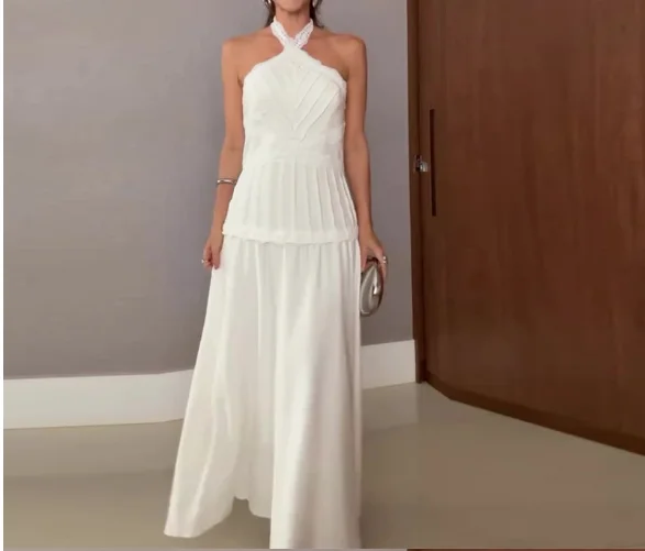 

Discover This Trendy New Halterneck Dress: Pure Lace Detailing, High Waist and Panelled Design for a Chic Style