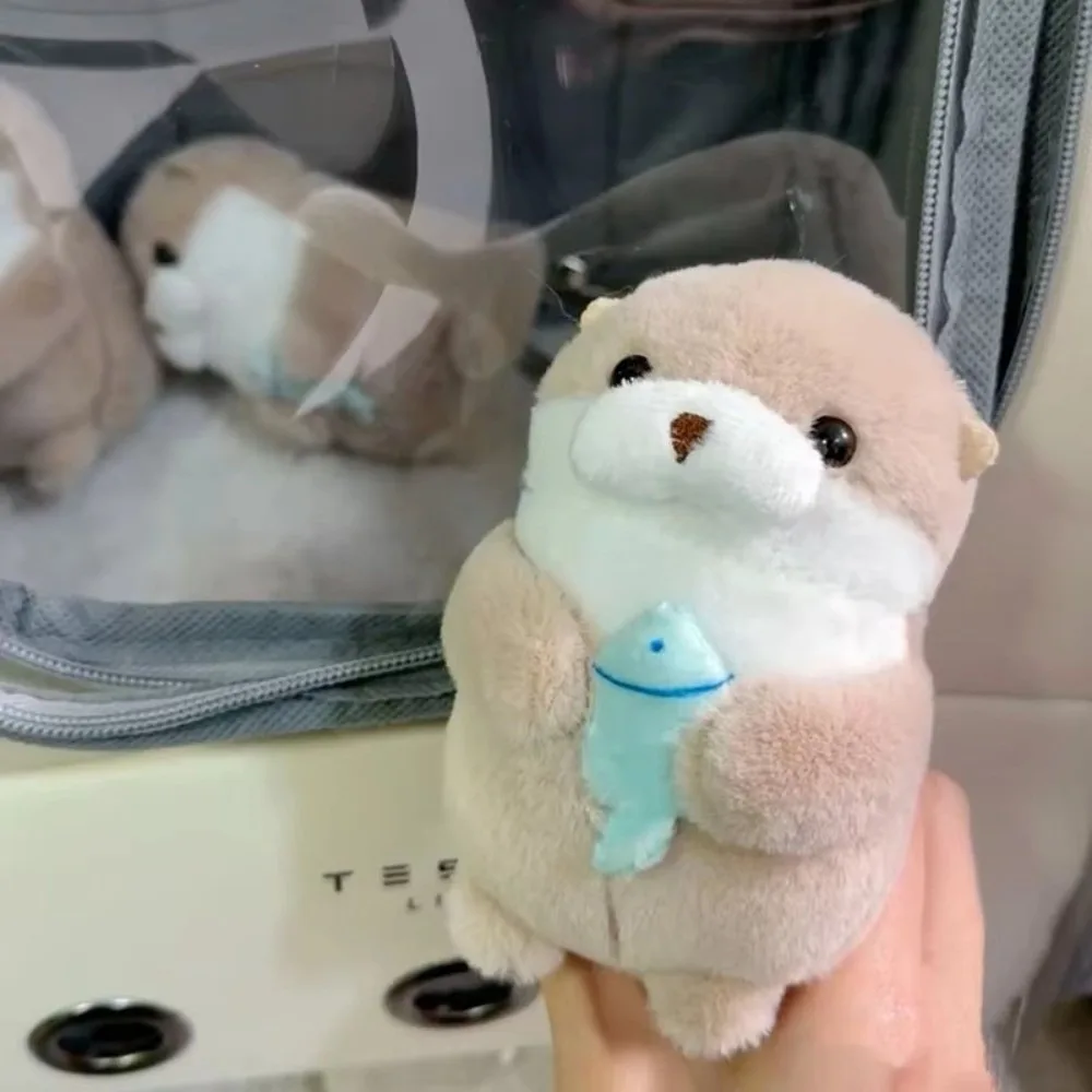 

Kawaii Otters Holding Fish Plush Doll Keyring Cute Design Soft Touch Doll Toy Keyring Plush Material Hanging Pendant