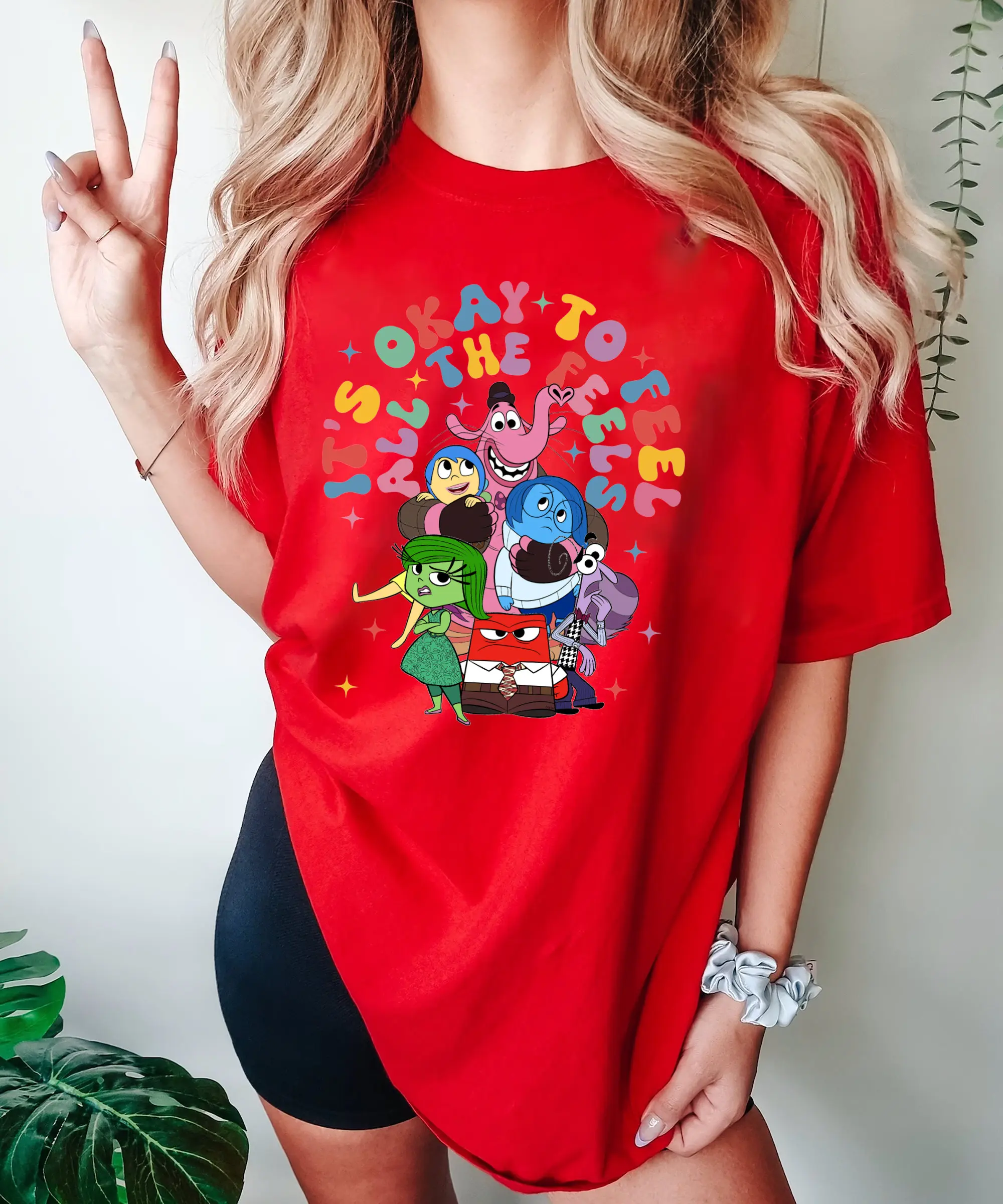 Está bien para sentir todos los sentimientos camisa emociones dentro hacia fuera personajes camisa alegría desgusto miedo tristeza ira camiseta Pixar dentro