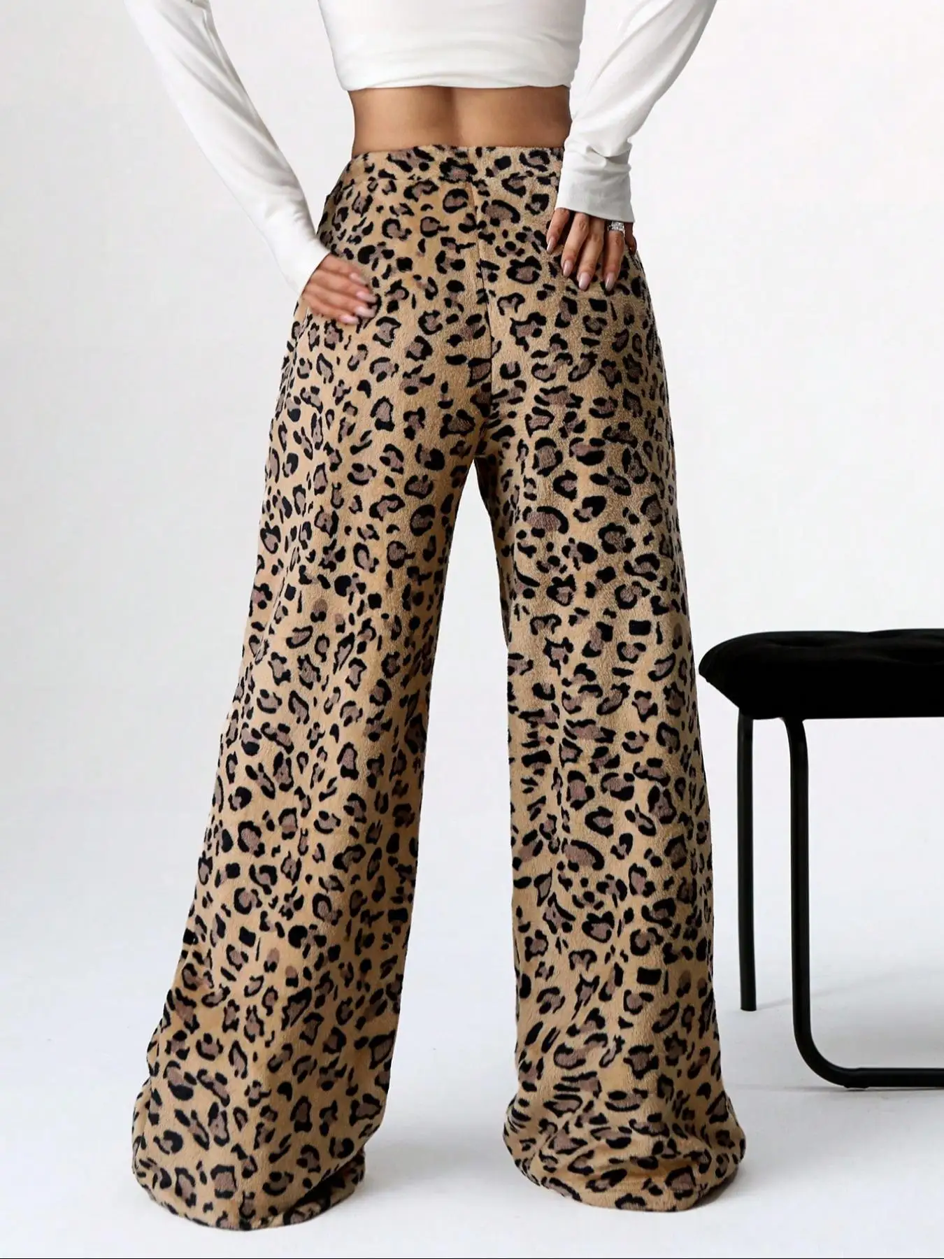 Pantaloni da donna taglie forti autunno e inverno alla moda con stampa leopardata con coulisse in vita, comodi e larghi, casual, a gamba larga