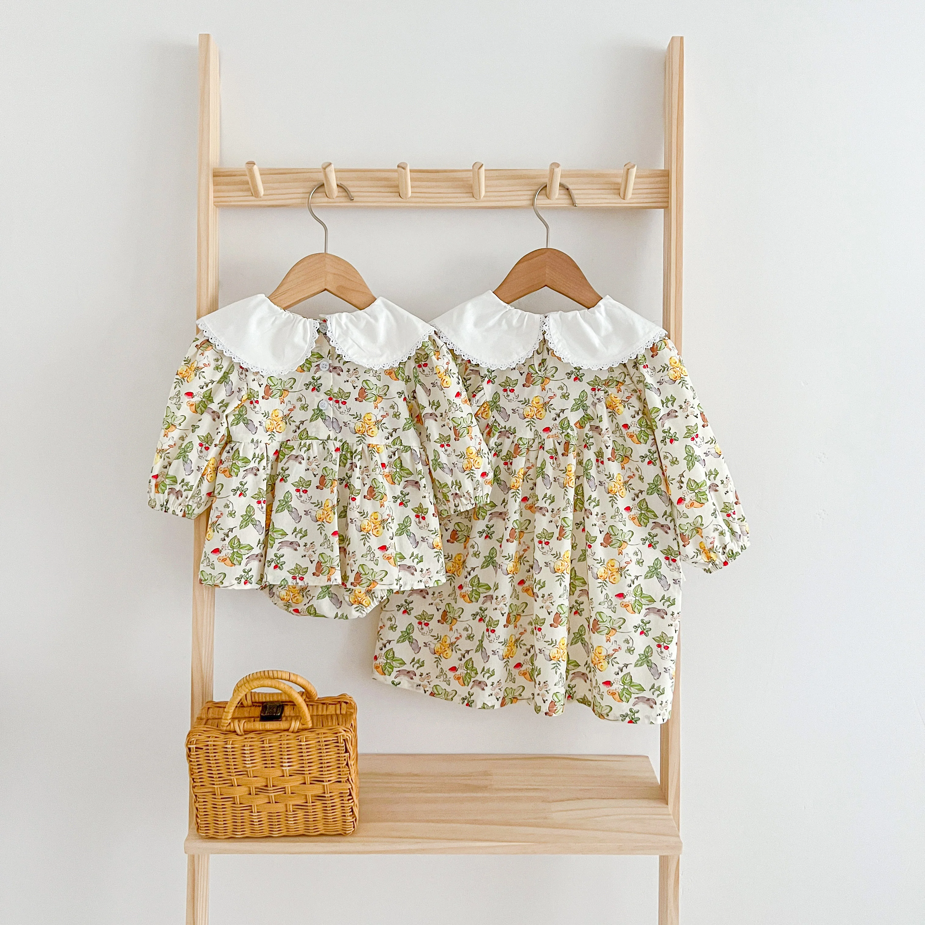 Familien look Frühling Blumen kleid Baby Mädchen bestickt Pandora Kragen Baumwoll kleid Baby Mädchen Blumen Bodysuit Schwestern Look Kleidung – Detail 1