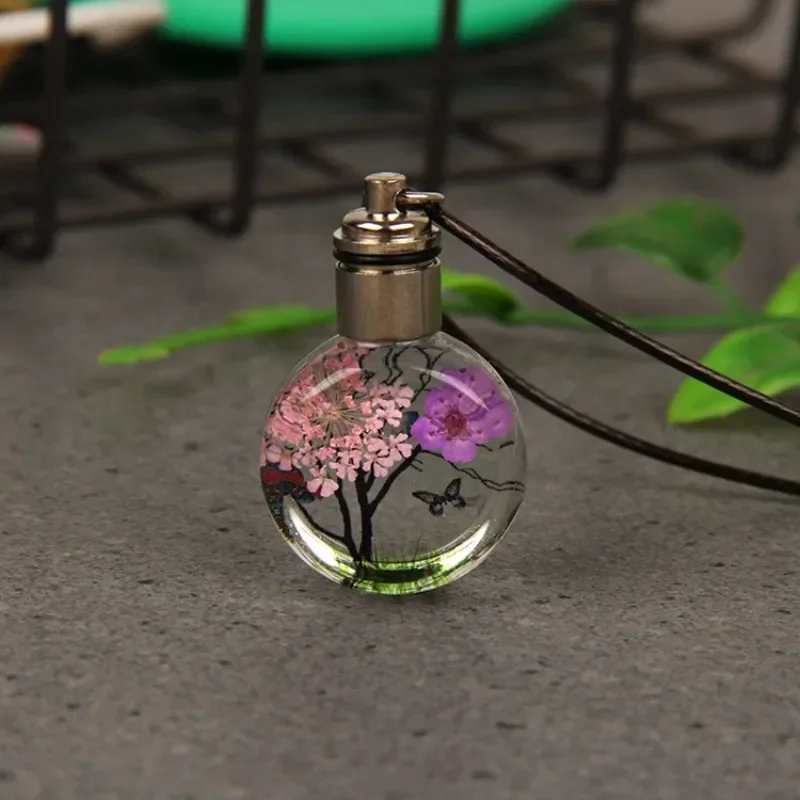 Creative Babysbreath Dry Flowers LED Glowing Light Necklace Trendy Transparent Flower Glass Pendant Necklace Fashion Jewelry