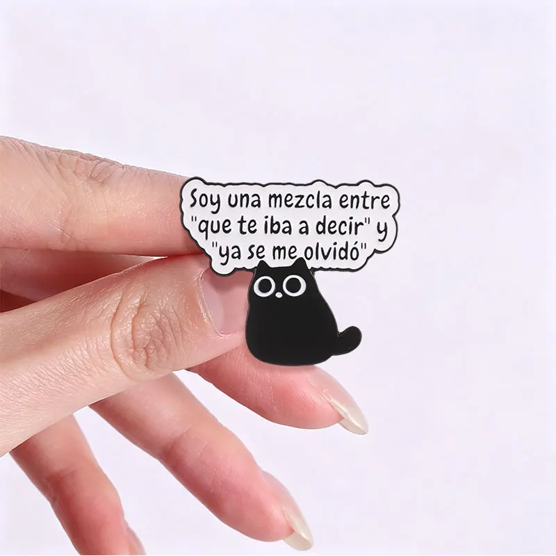 Soy Una Mezcla Black Cat Enamel Badge Spanish Quote Forgetful Humor Pin Alloy Brooch Lapel Backpack Jewelry Gift For Friends