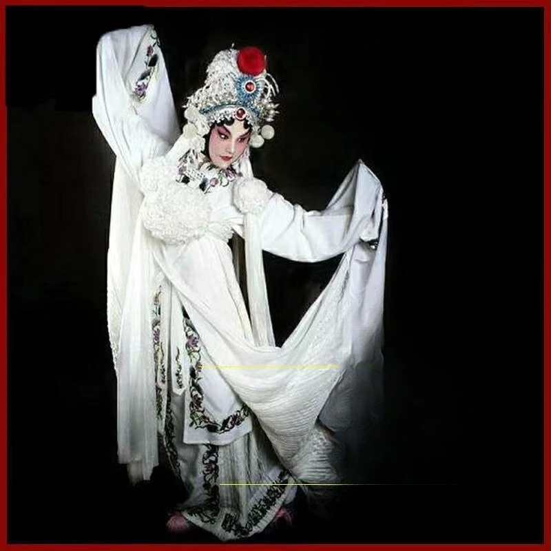 Costume white snake suit, Peking Opera opera costume imitation hand embroidery boutique dance Hua Dan Broken Bridge Bai Suzhen