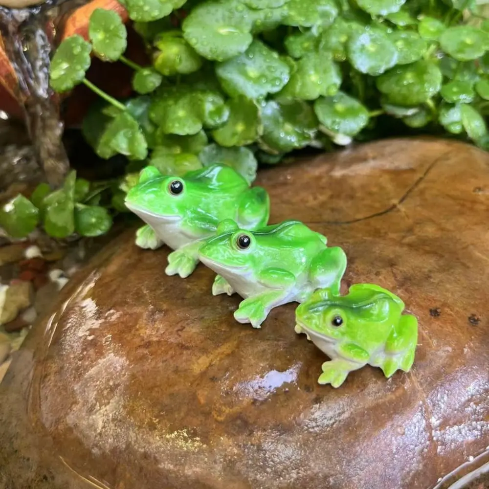 

Cartoon Frogs Miniature Figurines Green Cute Small Frog Ornament Resin Crafts Handicraft Animal Statue Living Room Bedroom