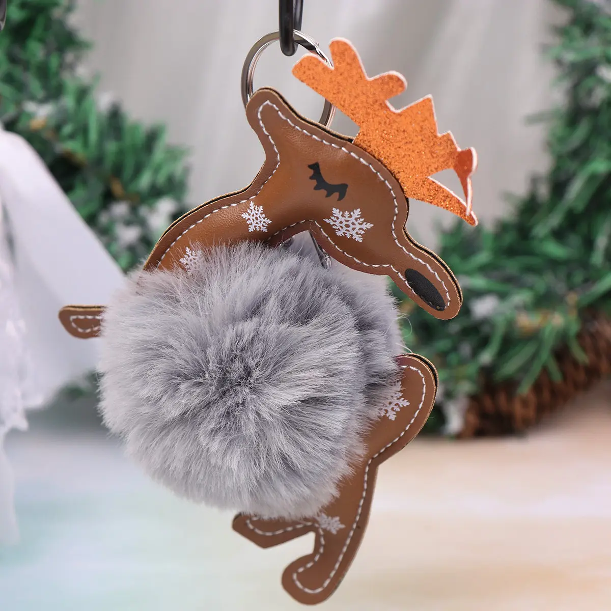 

Рождественский брелок-олень, светло-серый, мягкий на ощупь, декоративный кулон для сумки, телефона, ключей от машины, идея для подарка своими руками, очаровательный праздничный аксессуар