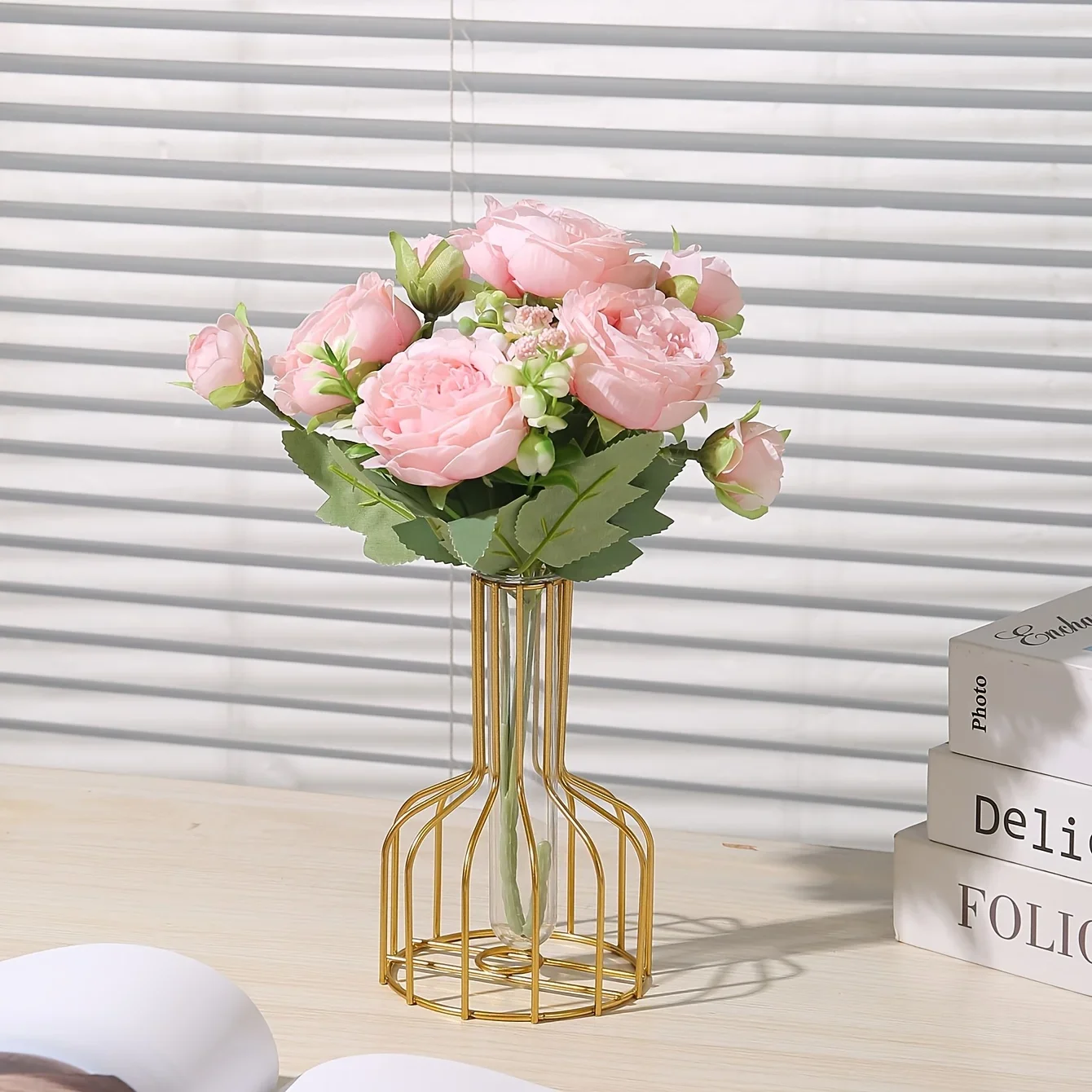 Luxury Modern Metal Vase Minimalist Wrought Iron Small Plant Pot Flower Vase Planter Hydroponic Ornaments Home Decoration Gift