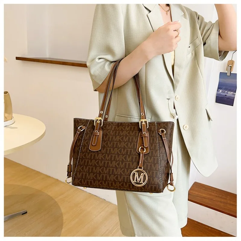 

​​Effortless Sophistication Female Bag Handbag Petite Shoulder Bag Simple Glamour For Busy Schedules​​