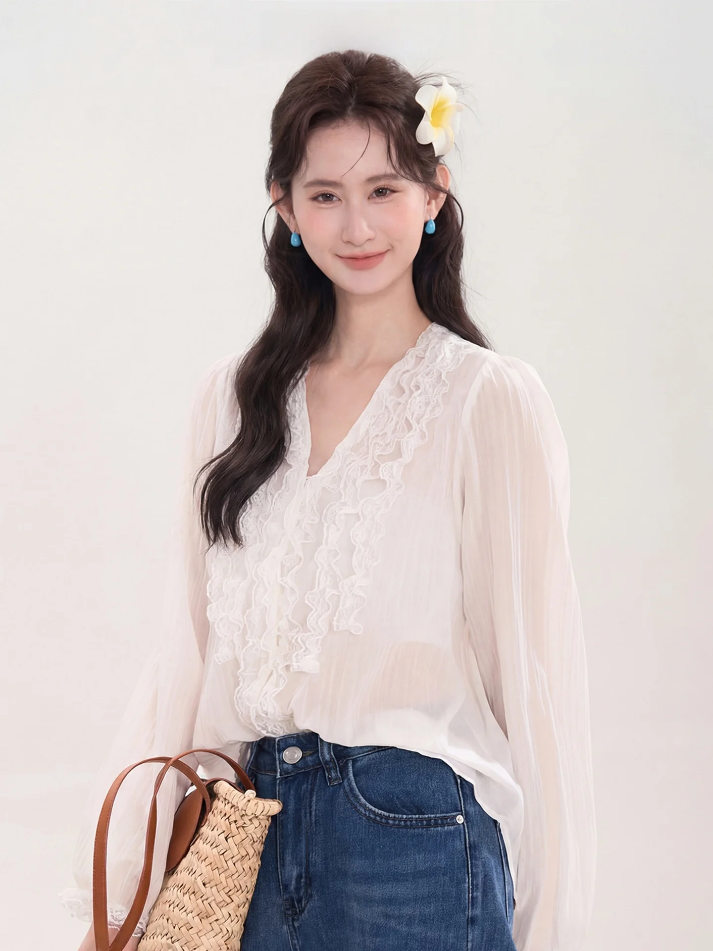 

Романтическая женская блузка с V-образным вырезом, кружевной отделкой и длинными рукавами, в корейском стиле, свободного кроя, из смесового хлопка, с цветочным узором и эффектом стеклянного окна