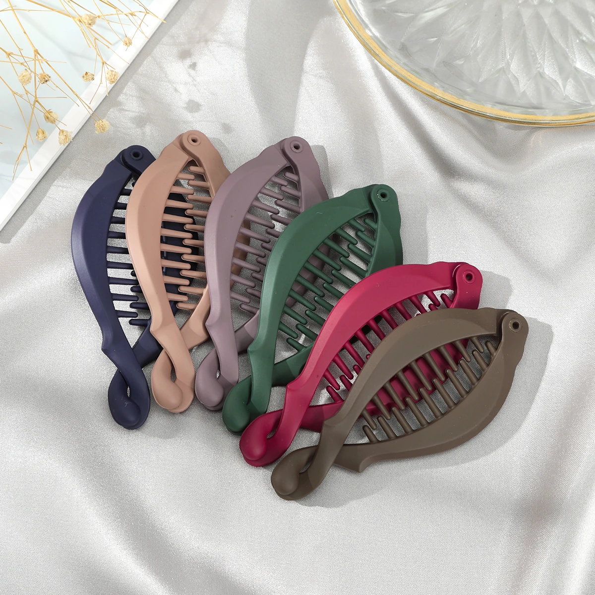 AWAYTR Simple Hair Clip Hair Comb Clamp Grip Slide Fish Banana Hair Claw Clips Hairpins 9.5CM Women Girls Hair Accessories