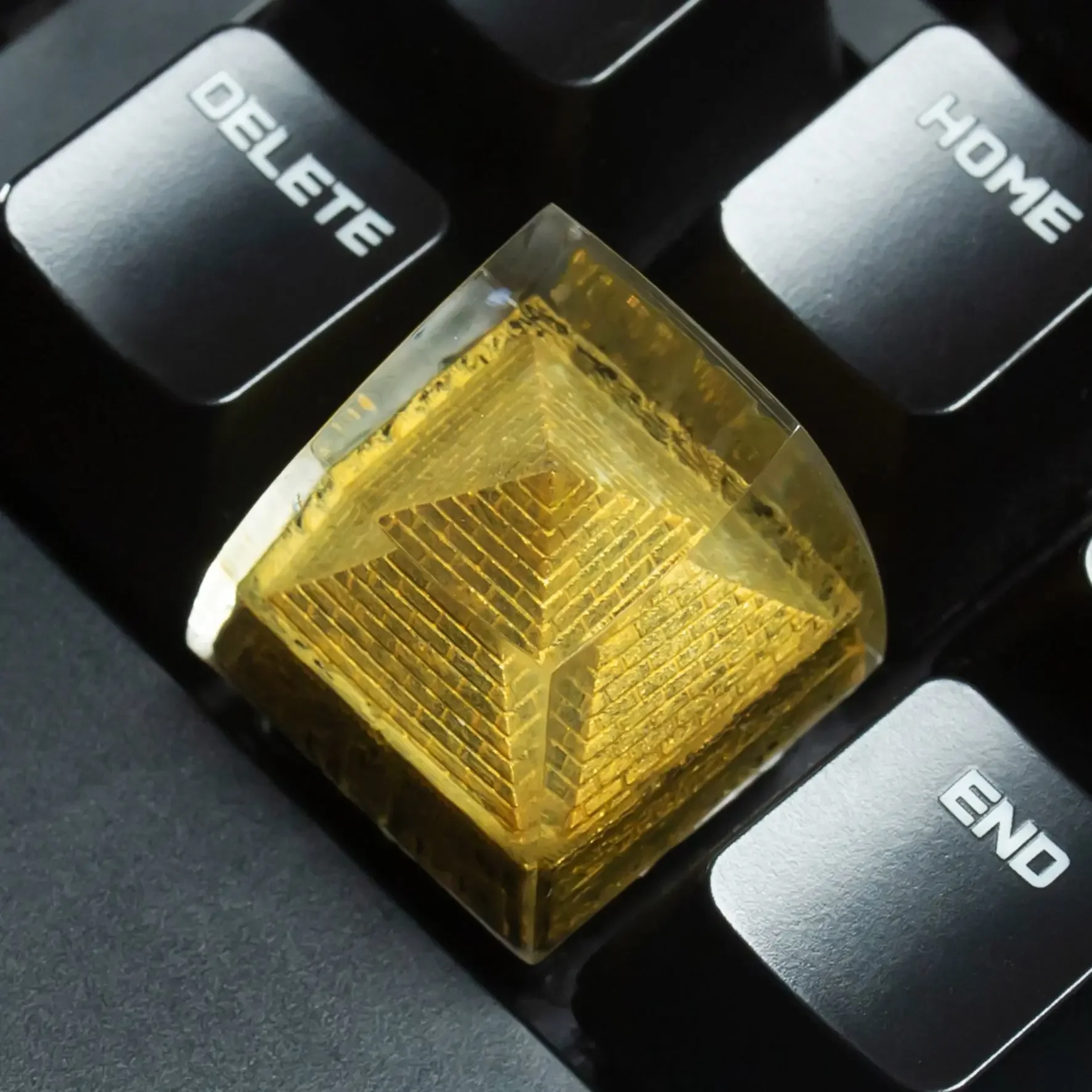 Keycaps, personalized creative DIY pyramid resin keycaps, suitable for cross-axis cherry mechanical keyboards