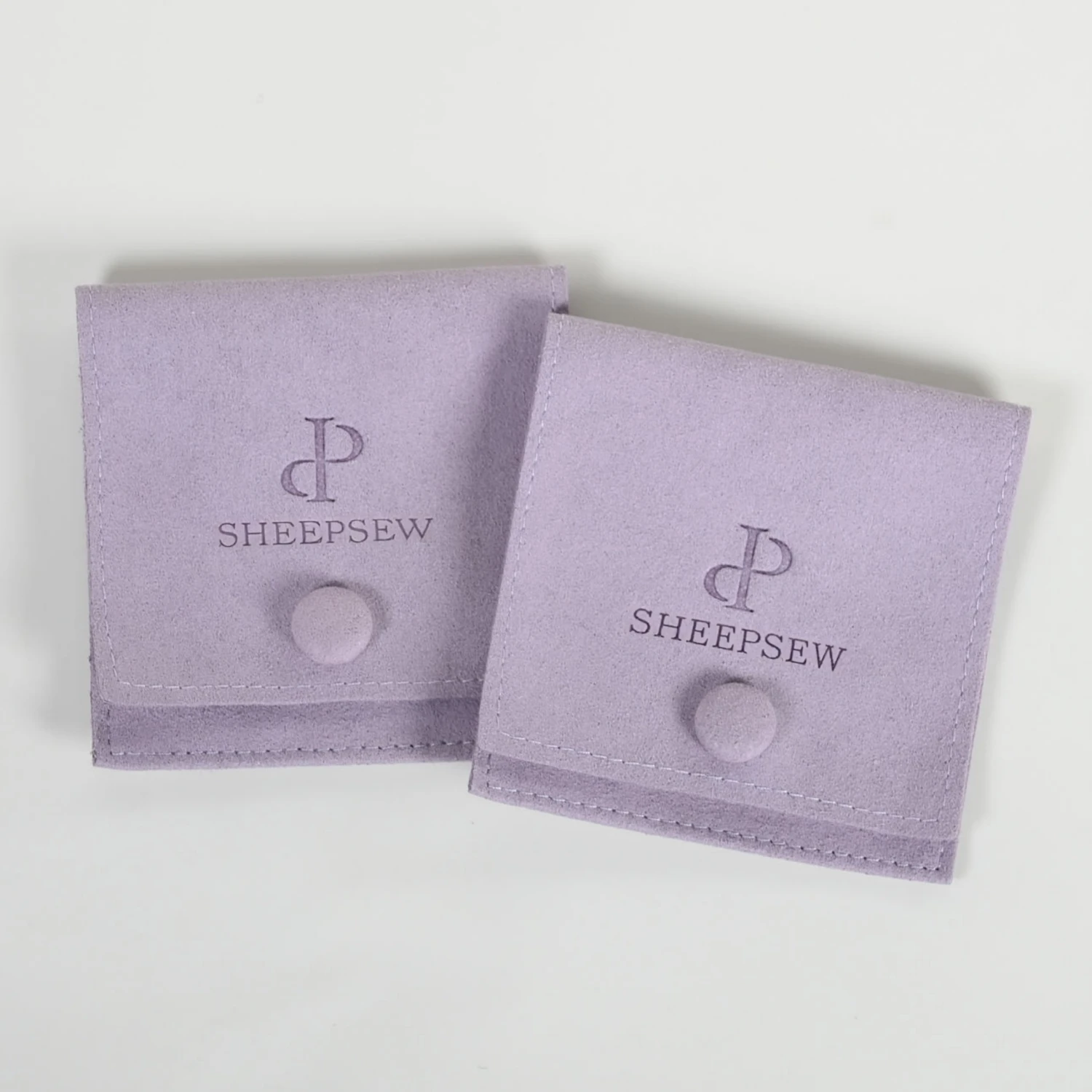 

20 шт. элегантный фиолетовый флип-кнопочный чехол для ювелирных изделий из микрофибры, штамповка золотым логотипом, магнитная коробка с пенопластовой вставкой, упаковка ювелирных изделий