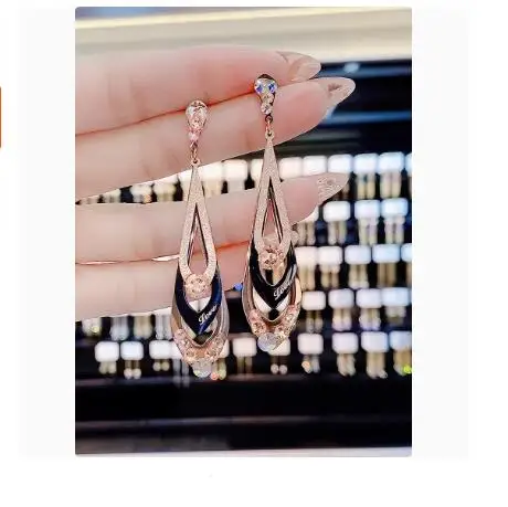 

Earrings for women, trendy and high-end, light luxury and fashionable temperament. Diamond studded versatile earrings and earrin