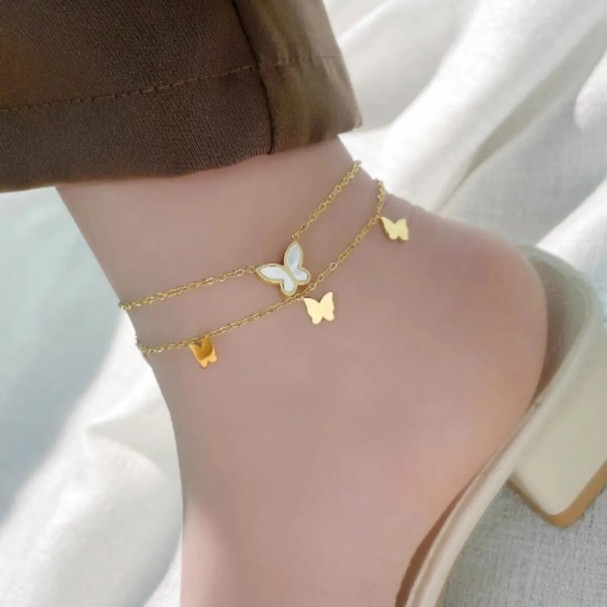 

Butterfly anklet women's senior sense 18k gold new trendy foot chain titanium steel does not fade sexy ankle niche women