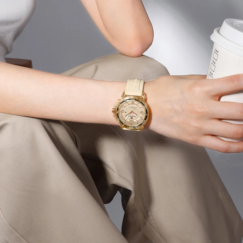 نمط جديد NAVIFORCE جديد مقاوم للماء حركة الكوارتز المرأة ساعة أنيقة سيليكون مضيئة عرض حزام السيدات الساعات هدايا 2025