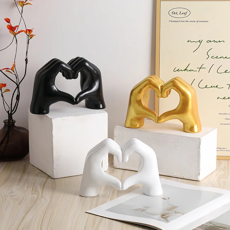 

Creative Both Hands Heart Shape Resin Figurine Desktop Ornament Decoration Crafts Office Bookshelf Living Room Home Decor Gifts