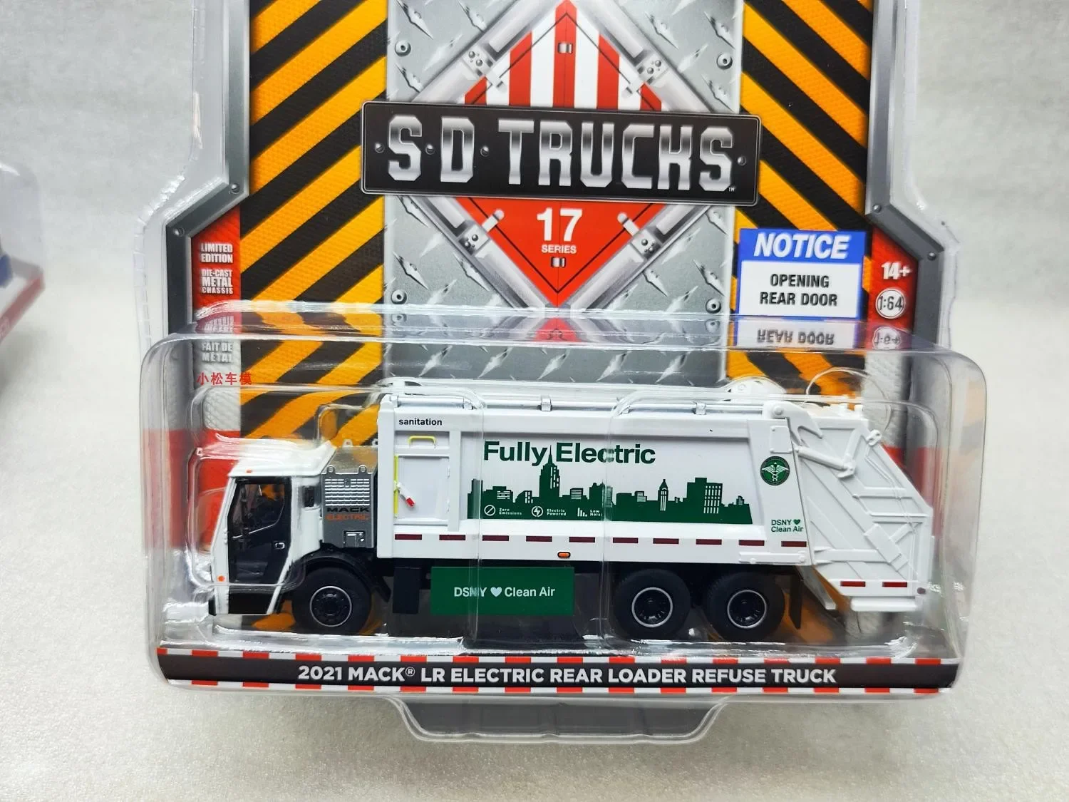 1:64 2021 Mack LR electric rear loader Garbage truck Collection of car models