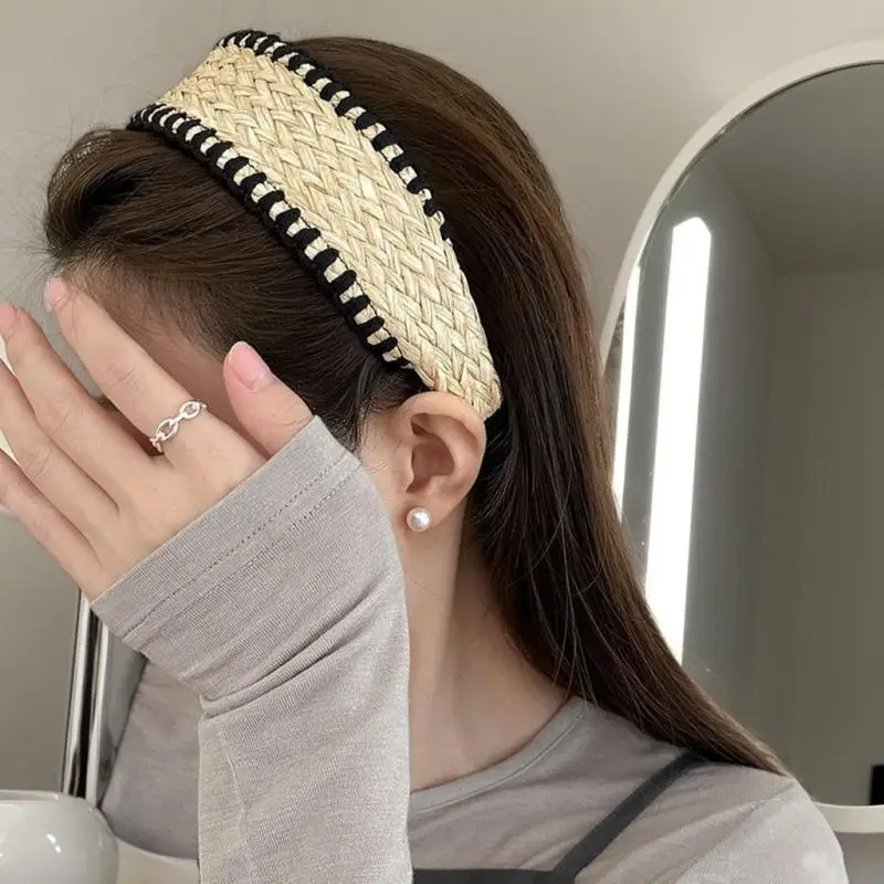 

Fashionable Wide-Brimmed Straw Headband; Boho-Chic Women's Hair Accessory; Elegant Headwear
