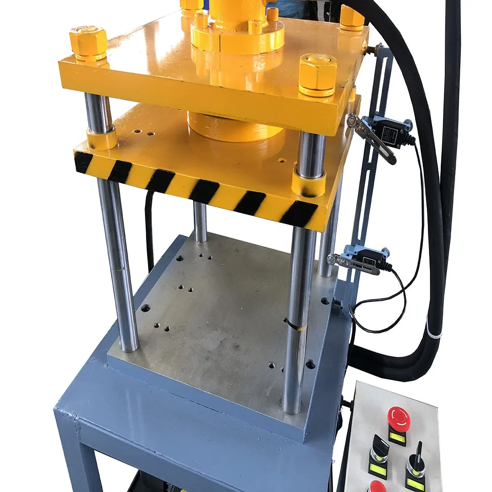 Piccola pressa idraulica a 4 colonne da 5 tonnellate