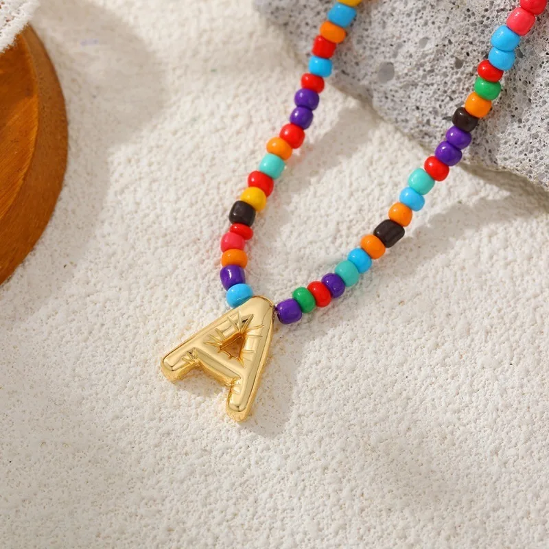 

Красочные первоначальные ожерелья с подвесками для девочек, женщин и детей, подарки для девочек-подростков, модное первоначальное ожерелье из бисера, кулон-колье