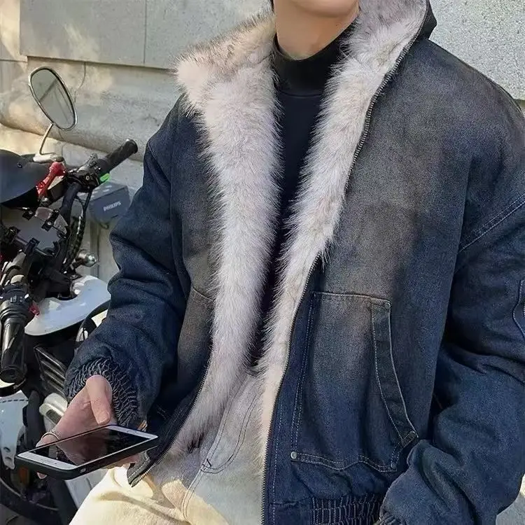2025年秋冬のカップルの厚手デニムキルティングコットンジャケット、新しいオーバーサイズのファーカラーフード付きコットンジャケット