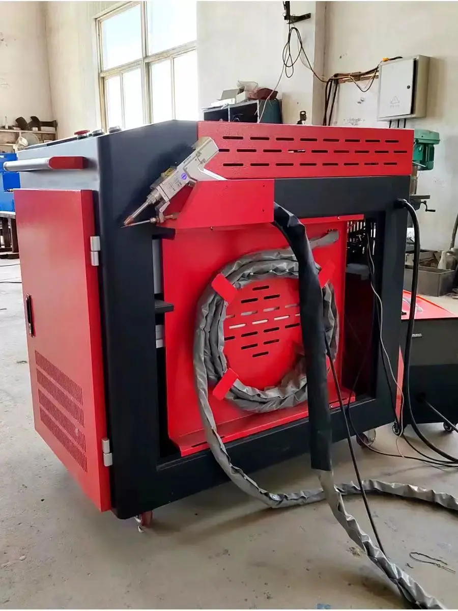 

Ручной волоконный лазерный сварочный аппарат 1000W 1500W 2000W 3000W для металлических деталей