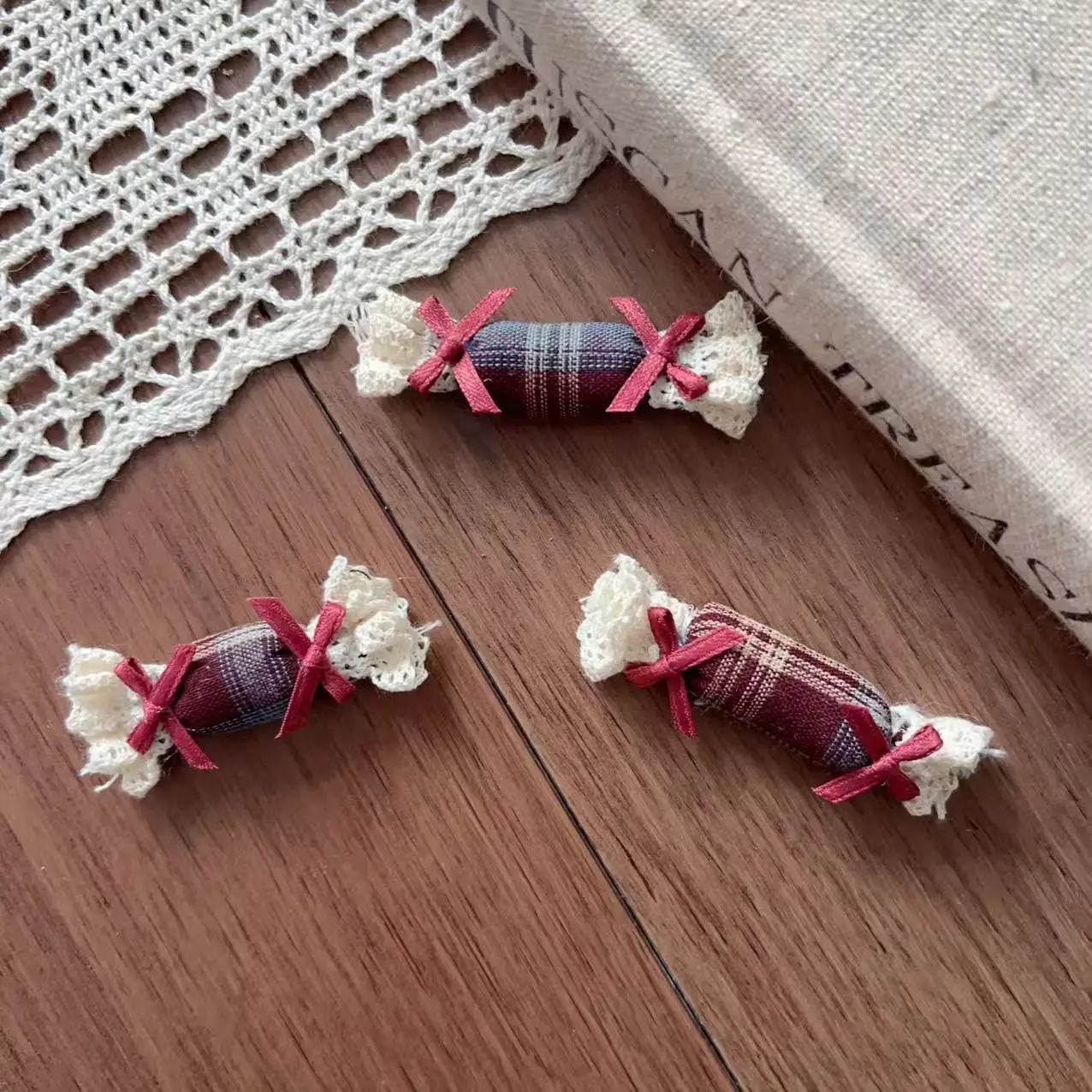 Premium Plaid Gingham Candy Hair Accessory Fabric Brooch Pin for Shoes Socks Bag Phone Case Clothing Trim