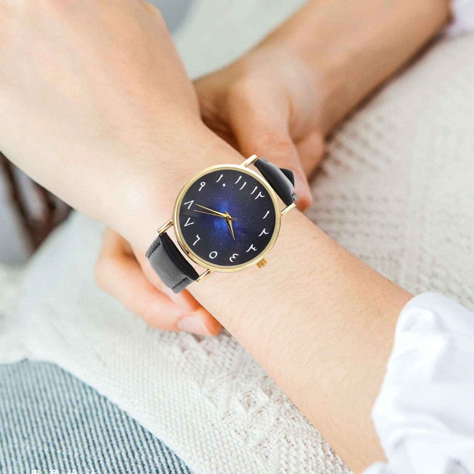 นาฬิกาข้อมือสกายไดอัลตัวเลขภาษาอาหรับนาฬิกาสายรัดที่หรูหราสำหรับผู้ใหญ่ปรับแฟชั่นนาฬิกาตกแต่งได้