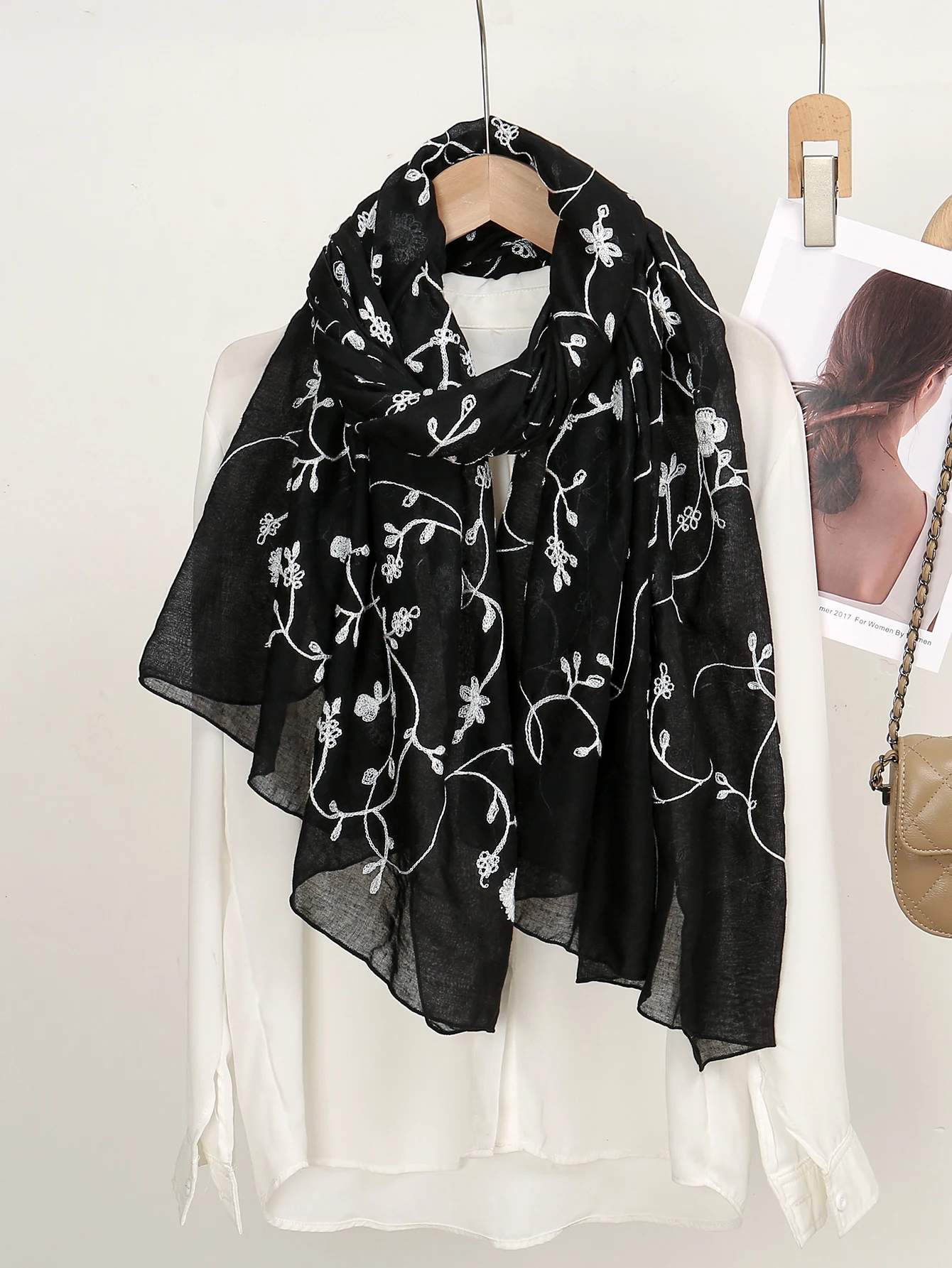 Wholesale New Luxury Women Floral Embroidery Scarf Shawl Soft Thick Scarves Foulard Female Blanket Wraps Sunscreen Beach Stoles