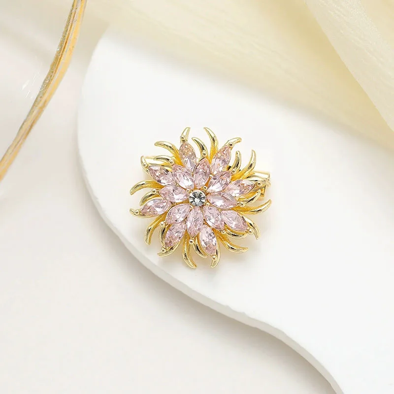 New Creative Retro Small Magnetic Buckle Pin Luxury Colored Cubic Zirconia Flower Brooch for Women High-end Accessories Corsage