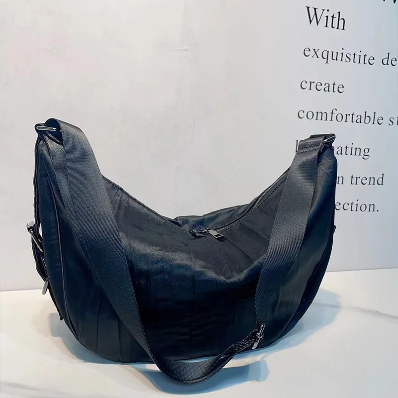 Casual new crescent crossbody bag women\'s pleated nylon waterproof bag female Mesh shoulder travel commuting denim bag with bear