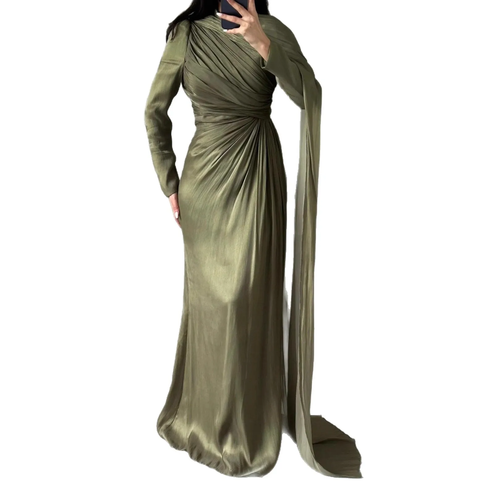 

Элегантное зеленое длинное вечернее платье с плиссированными асимметричными лентами, длинными рукавами и приталенным силуэтом